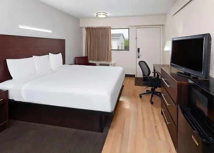 Travelodge By Wyndham Peoria