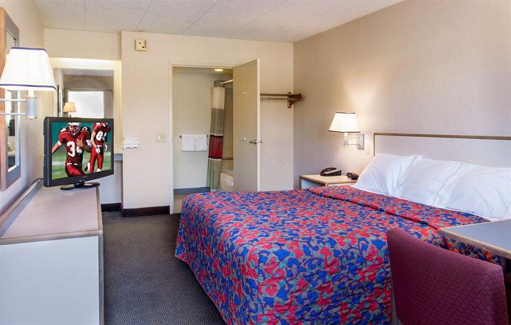 Travelodge By Wyndham Motel