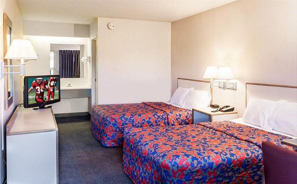 Motel Travelodge By Wyndham 2*