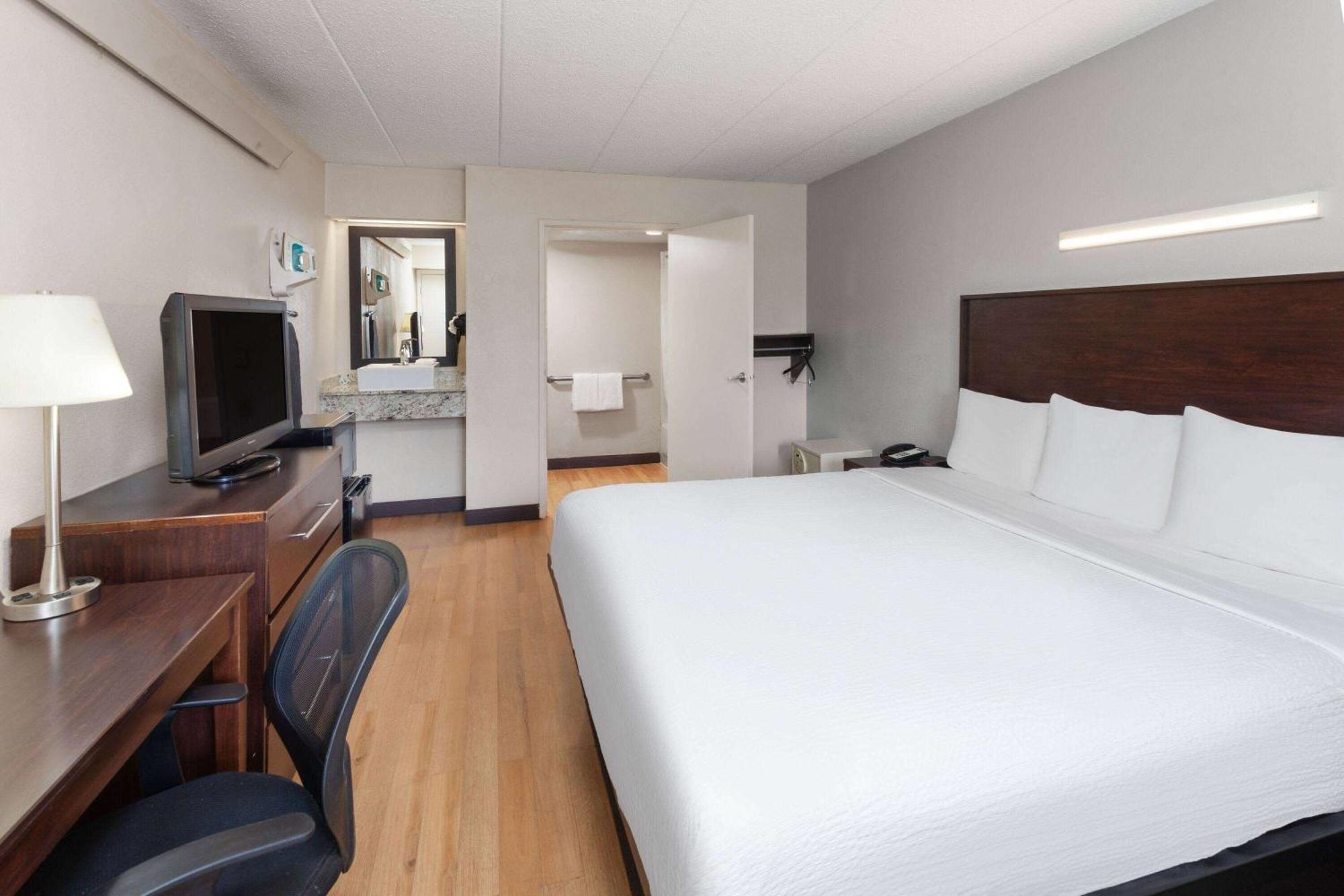 Travelodge By Wyndham Motel