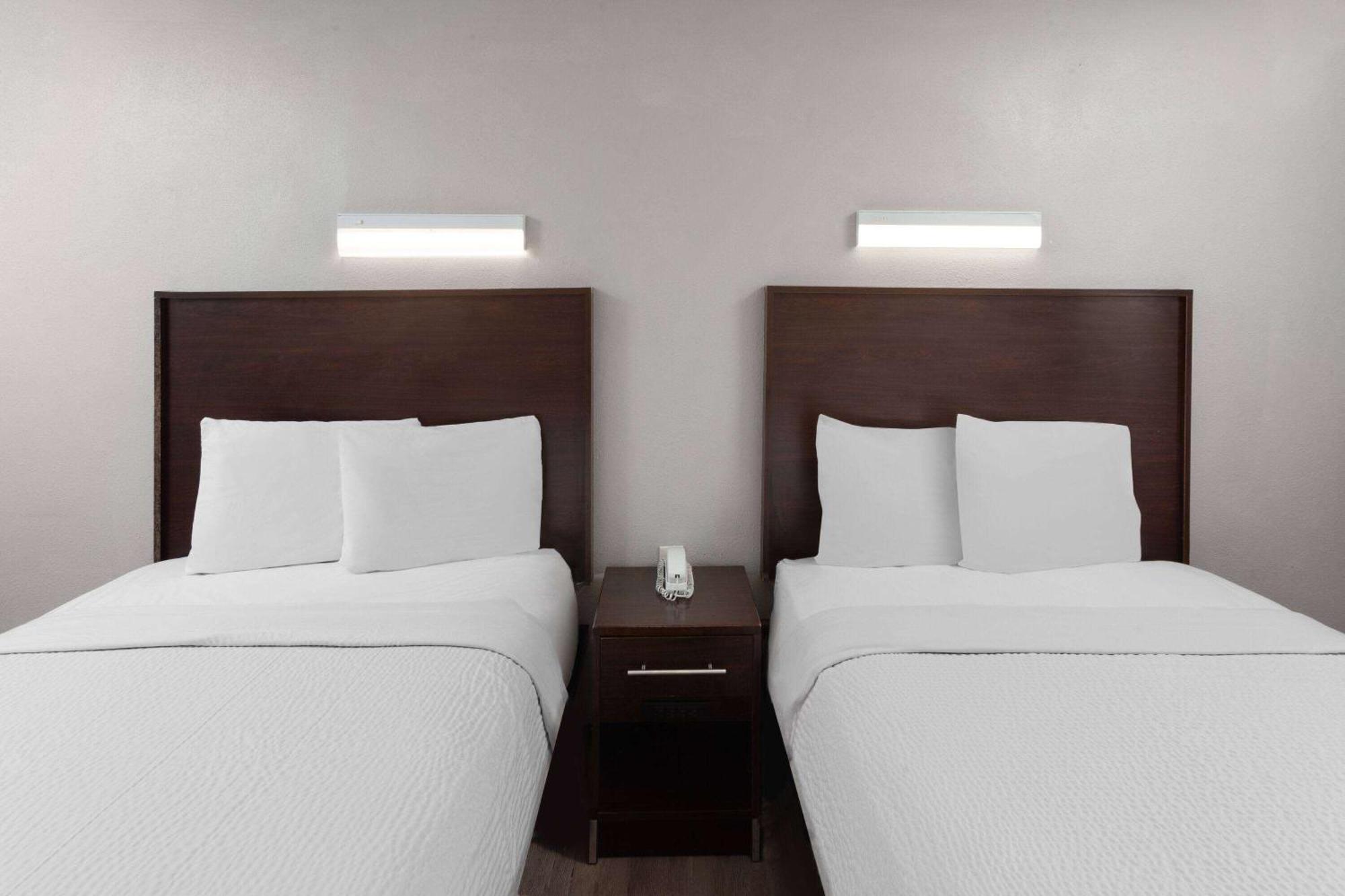 Travelodge By Wyndham Motel 2*