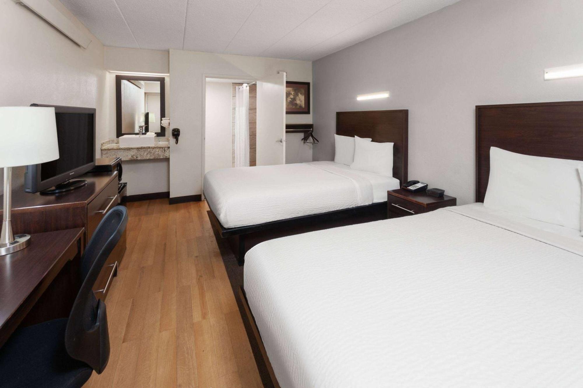 Motel Travelodge By Wyndham 2*