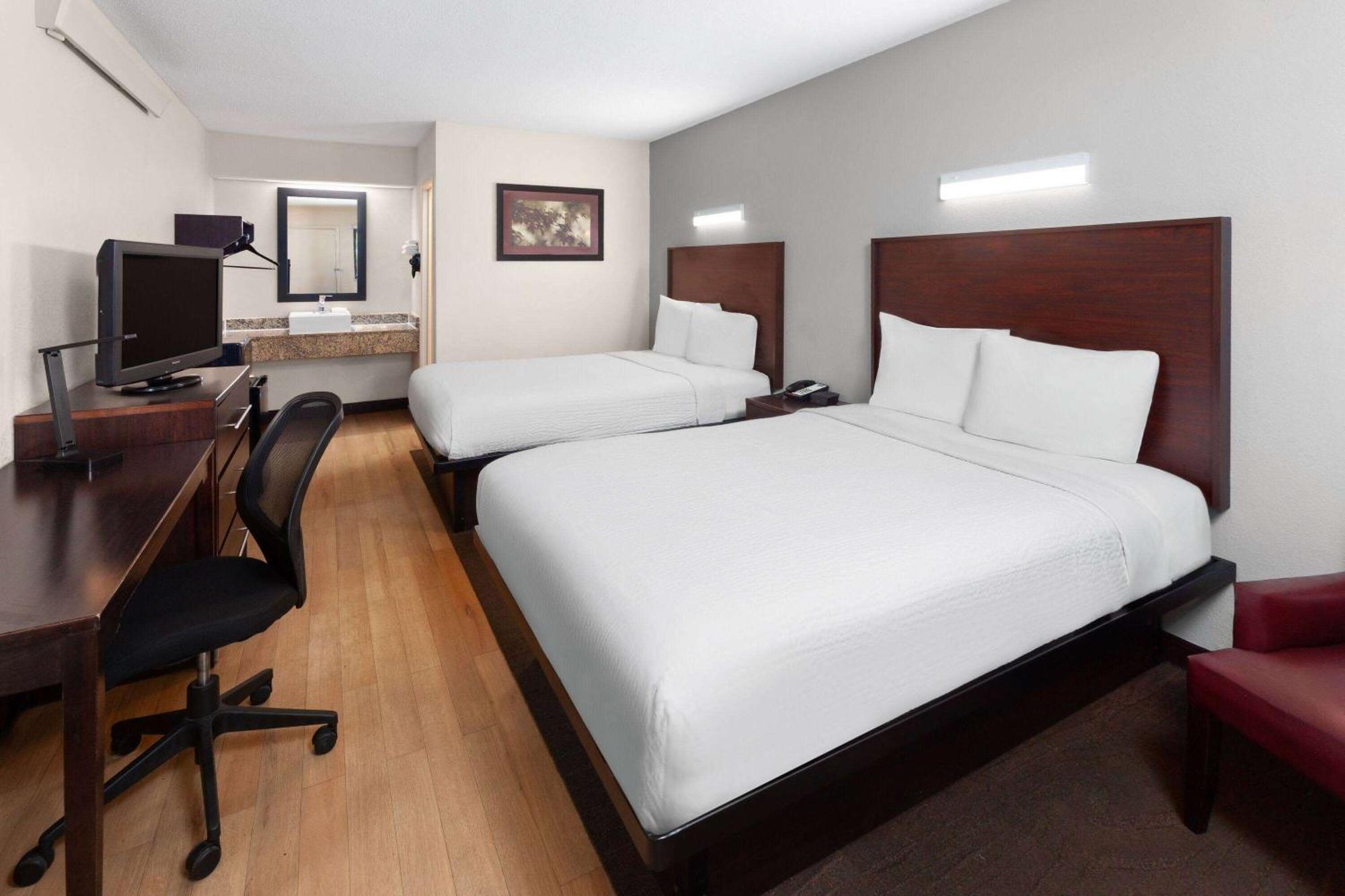 Travelodge By Wyndham Motel Peoria